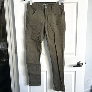 Discontinued Van Huesen Army Green Slim 30x32 Never Tuck Jeans